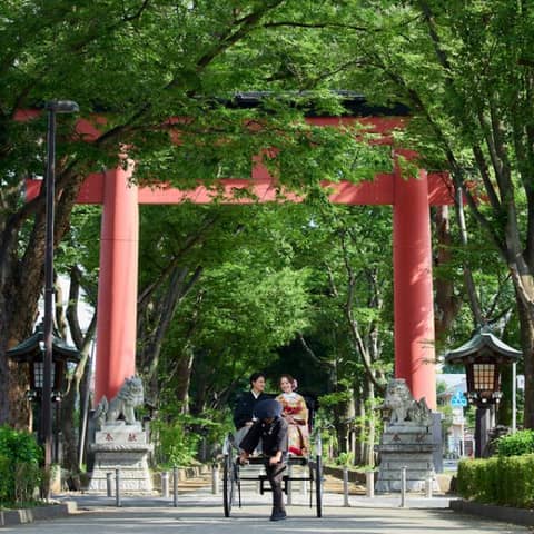 氷川参道を優雅に人力車で【提携神社で挙式後の披露宴プラン】