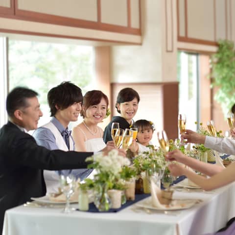【10名教会式/33万円~】ご家族を中心にアットホームなお食事会
