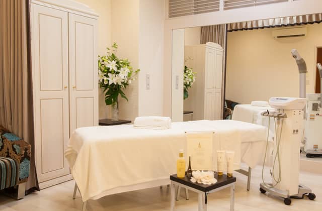 【ブライダル公式】新横浜グレイスホテルの結婚式場Roseun Charme (ロゼアン シャルム)