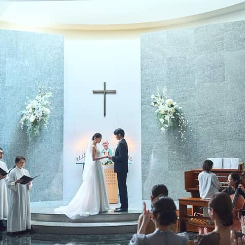 大人気の秋シーズンプラン登場!澄み渡った青空広がる贅沢ウェディング