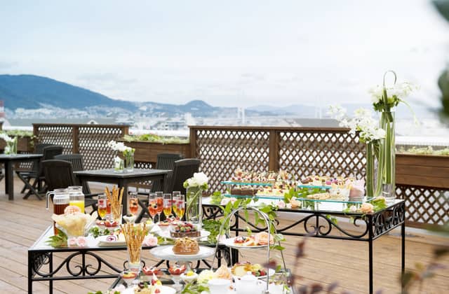 【公式】ホテルプラザ神戸 結婚式|空と海のガーデンウェディング
