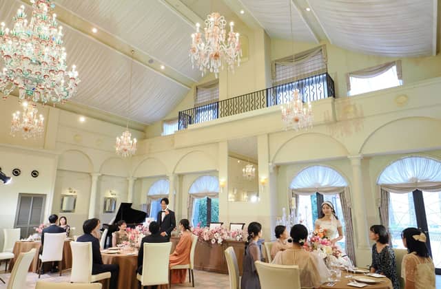 和歌山での結婚式・披露宴は【ラヴィーナ和歌山】で