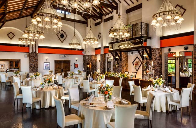 和歌山での結婚式・披露宴は【ラヴィーナ和歌山】で