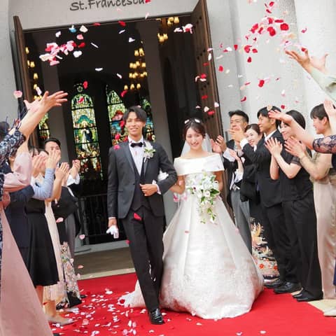 和歌山での結婚式・披露宴は【ラヴィーナ和歌山】で