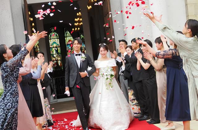 和歌山での結婚式・披露宴は【ラヴィーナ和歌山】で