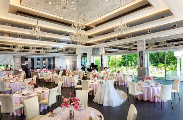 和歌山での結婚式・披露宴は【ラヴィーナ和歌山】で