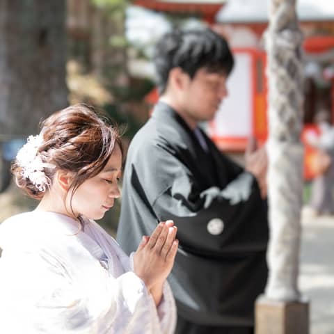 【四季折々の花と緑に囲まれたロケフォト】和装フォトウエディングプラン