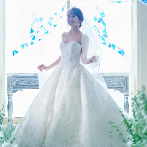 《平日限定フォト洋装3着プラン》ドレス2着撮影*ヘアメイクチェンジ付き