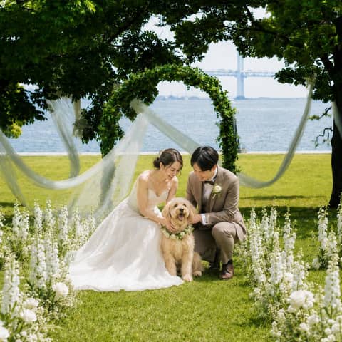 【ガーデン挙式】海と緑に包まれる開放的なみなとみらいウェディング
