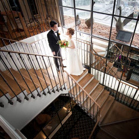 フランスを思わせる店内でのフォトウェディング