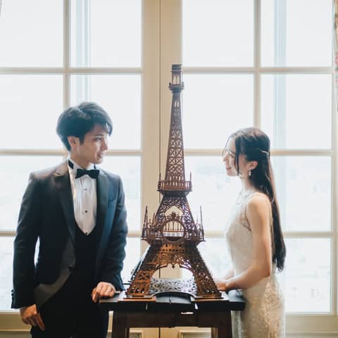 フランスを思わせる店内でのフォトウェディング