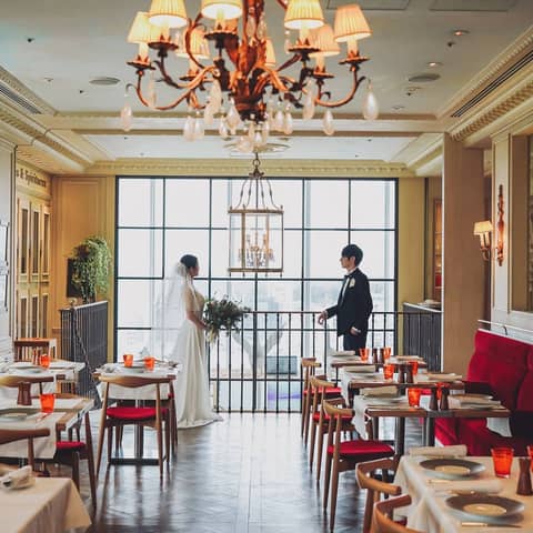 フランスを思わせる店内でのフォトウェディング&大切な方とのお食事会