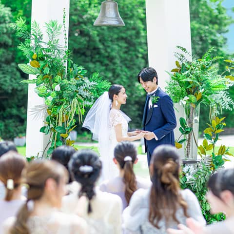 純白ガラスチャペルで叶えるシンプル&感動のセレモニー。【24.2万円】