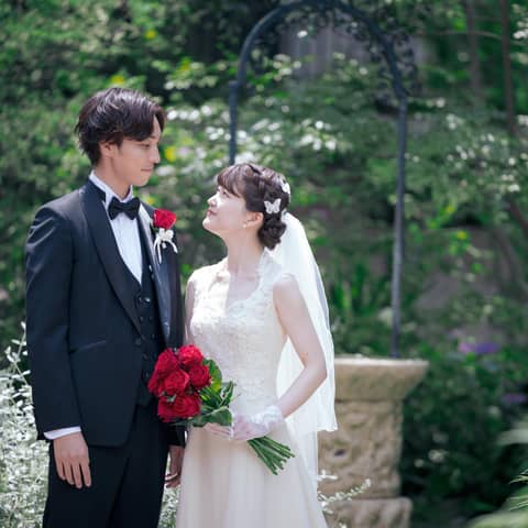 【2026年6月~7月】噴水と緑に囲まれた洋館貸切ガーデンウエディング