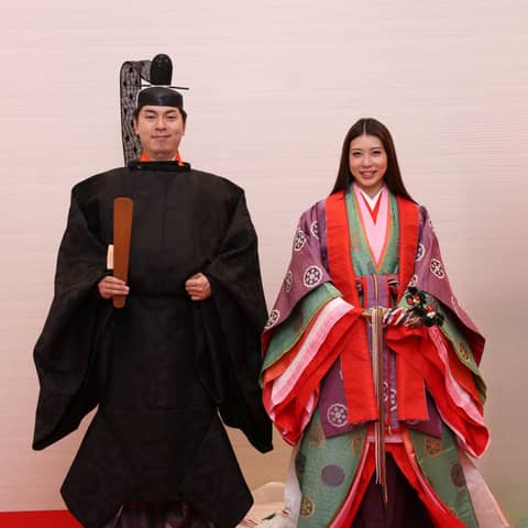 平安から受け継がれた最高の儀式衣裳「十二単」で特別なフォトウエディング