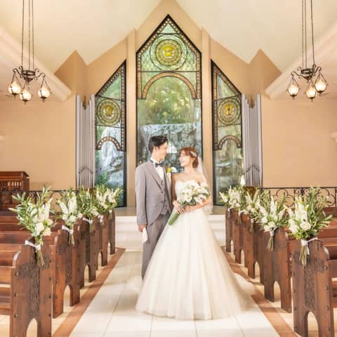【本格チャペル挙式+披露宴】ゲスト70名 235万円