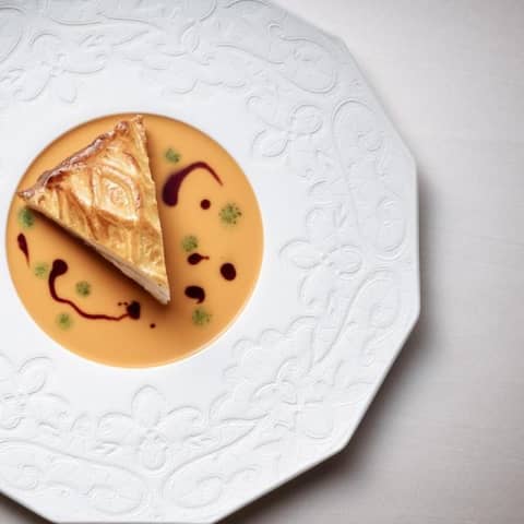 【ナイトウェディング】ロマンティックな雰囲気に包まれる夜の結婚式