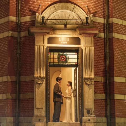 【ナイトウェディング】ロマンティックな雰囲気に包まれる夜の結婚式