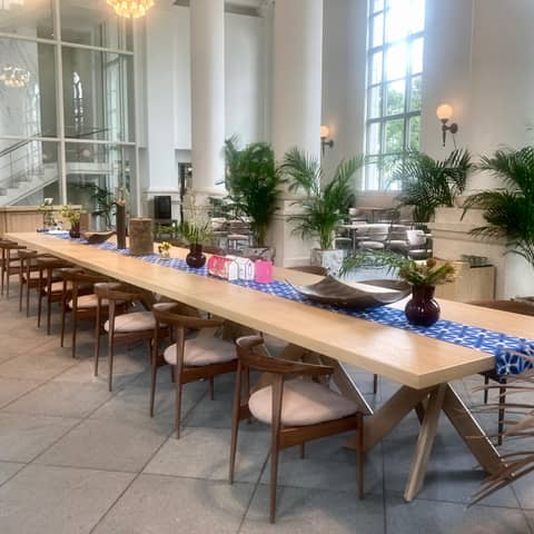 大聖堂のような歴史的建物でセレモニー&ウエディングパーティ