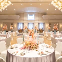 【公式】ホテルオークラ東京ベイ｜千葉(舞浜)結婚式場｜東京ディズニーリゾート®・オフィシャルホテル ヨーロッパの宮殿のボールルームをイメージした「クラウンボールルーム」。