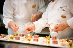 【公式】ホテルオークラ東京ベイ｜千葉(舞浜)結婚式場｜東京ディズニーリゾート®・オフィシャルホテル 多くの方が選ばれるストーリーメニューは、オークラ伝統のレシピに、お二人のエピソードを盛り込んだオリジナルメニュー