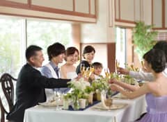 【10名教会式/33万円】ご家族を中心にアットホームなお食事会