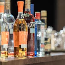 2027年2月迄【16:30の部限定】ウェルカムドリンクにてアルコール飲料プレゼント