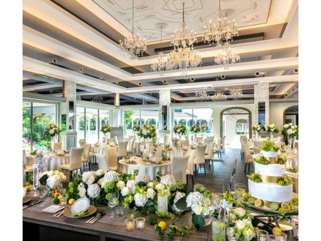 和歌山での結婚式・披露宴は【ラヴィーナ和歌山】で