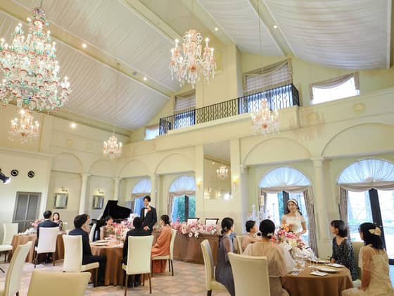 和歌山での結婚式・披露宴は【ラヴィーナ和歌山】で