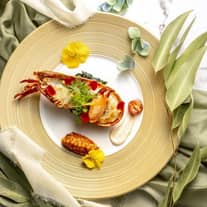 和歌山での結婚式・披露宴は【ラヴィーナ和歌山】で