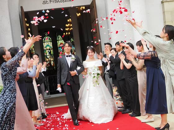 和歌山での結婚式・披露宴は【ラヴィーナ和歌山】で