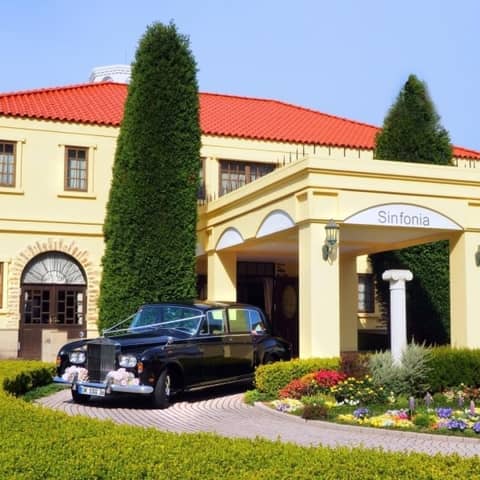 和歌山での結婚式・披露宴は【ラヴィーナ和歌山】で