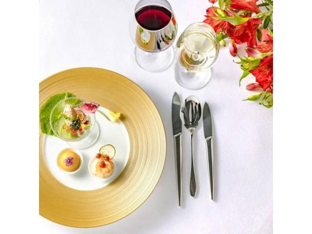 和歌山での結婚式・披露宴は【ラヴィーナ和歌山】で