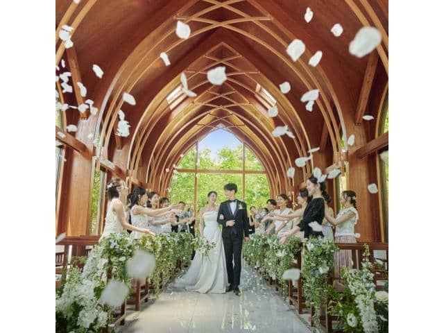 福岡市博多区の結婚式場・ウェディング｜ララシャンス博多の森