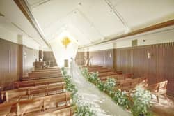 【ブライダル公式】KUMAMOTO HOTEL CASTLE(熊本ホテルキャッスル) 熊本の結婚式場 ホテルでありながら 木々の緑や自然光に包まれる非日常の空間は最大90名まで着席可能