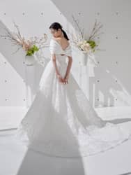 【ブライダル公式】KUMAMOTO HOTEL CASTLE(熊本ホテルキャッスル) 熊本の結婚式場 【JUNO】優美なドレスはゲストの注目に