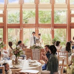 大きな会場でパーティーができる少人数Weddingプラン