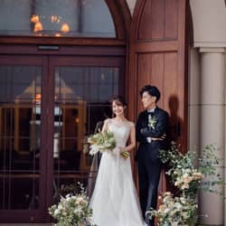 Osaka St.Bath Church(大阪セントバース教会)｜大阪 -心斎橋- にある結婚式場 教会の入口は重厚感のある木製扉。一歩足を踏み入れるとまるで英国にいるか様…