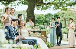 【公式】ART HOTEL NEW TAGAWA(アートホテルニュータガワ)|福岡 小倉 結婚式 ガーデンにドリンクやスィーツを並べてビュッフェタイムをしても素敵。色彩豊かなデザートが青空に映える