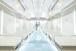 【公式】ART HOTEL NEW TAGAWA(アートホテルニュータガワ)|福岡 小倉 結婚式 館内チャペル【ル・クリスタル】。7万個のクリスタルが輝くラグジュアリーな空間で洗練のセレモニーが叶う
