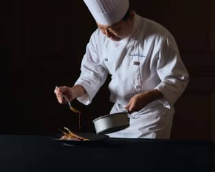 ピアザデッレグラツィエ 結婚式という特別な日だからこそ日々の感謝の想いを伝えたいはず。そんな新郎新婦の想いを形にするため、お客様の食べ具合や表情を見ながら、丹精込めてお作りしております。