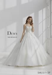 アンジェローブ・ジェルネ 胸元のカッティングがデコルテを美しく見せる