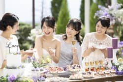 アンジェローブ・ジェルネ テーブルなどの隔たりがない分、あの頃と同じように肩を並べて会話を弾ませて