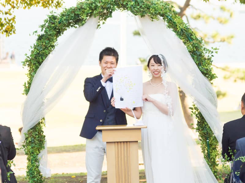 ゆったりとした時間を楽しむ少人数でのレストランウェディングや海外