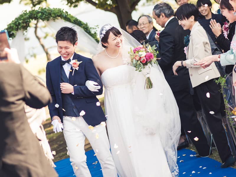 ゆったりとした時間を楽しむ少人数でのレストランウェディングや海外