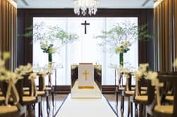 レストランMINAMI(ひらまつウエディング)【ウエディングサイト】 真っ白いバージンロードを