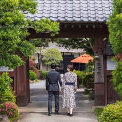 藤右ェ門 国の登録文化財「赤門」と呼ばれた四脚門です。藤右ェ門に来たお客様も蔵日和に来たお客様も最初に通るところです。