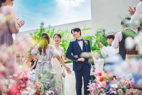 純白ガラスチャペルで叶えるシンプル＆感動のセレモニー。【24.2万円】