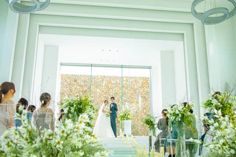 《直近優待》9月までの結婚式【40名様164万円】