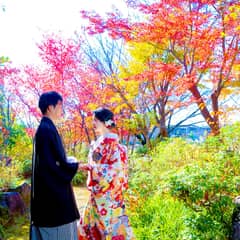 秋の紅葉・進雄神社・神前式＋会食パーティ｜色打掛無料特典